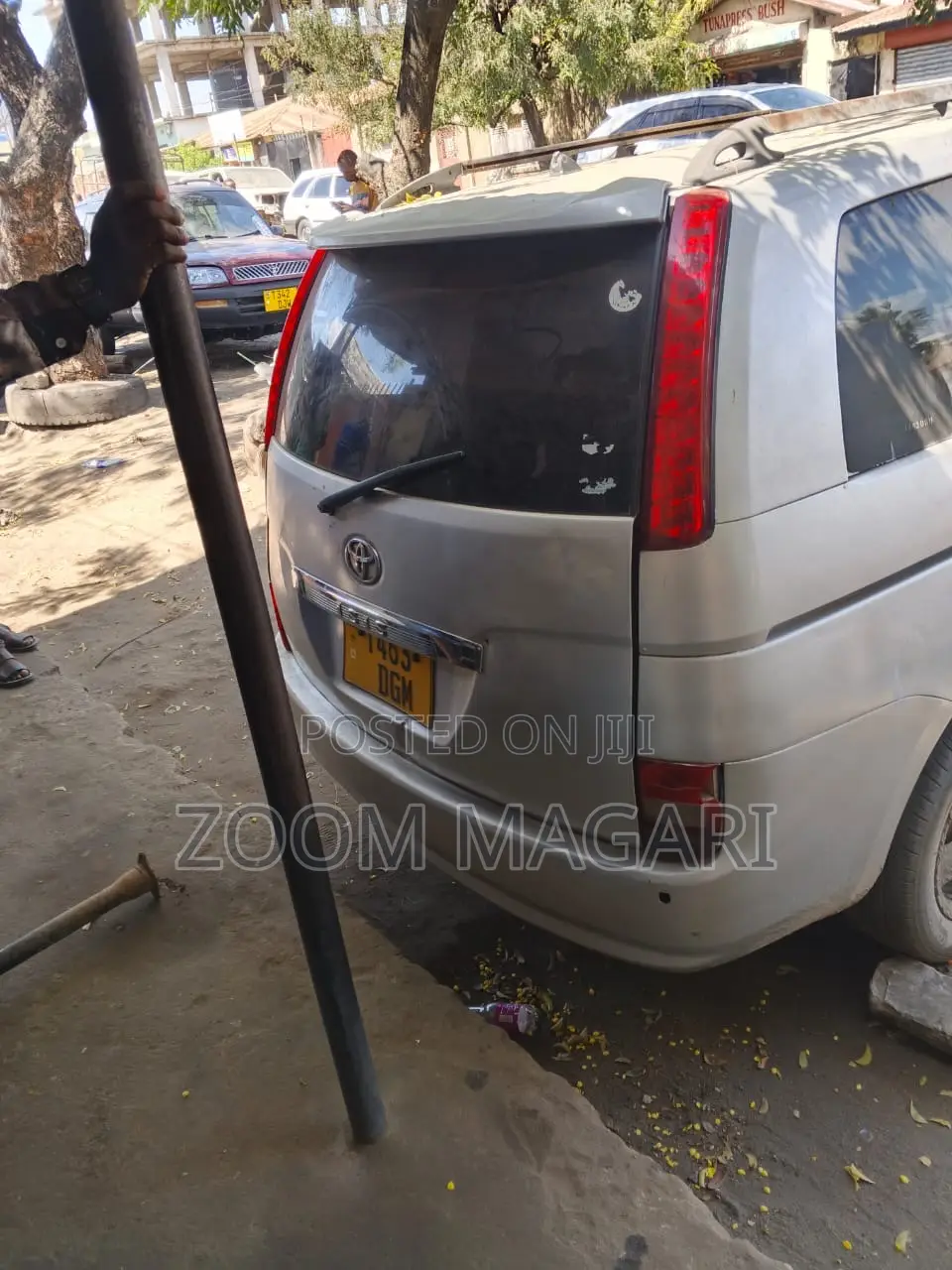 Toyota ISIS 2005 Silver