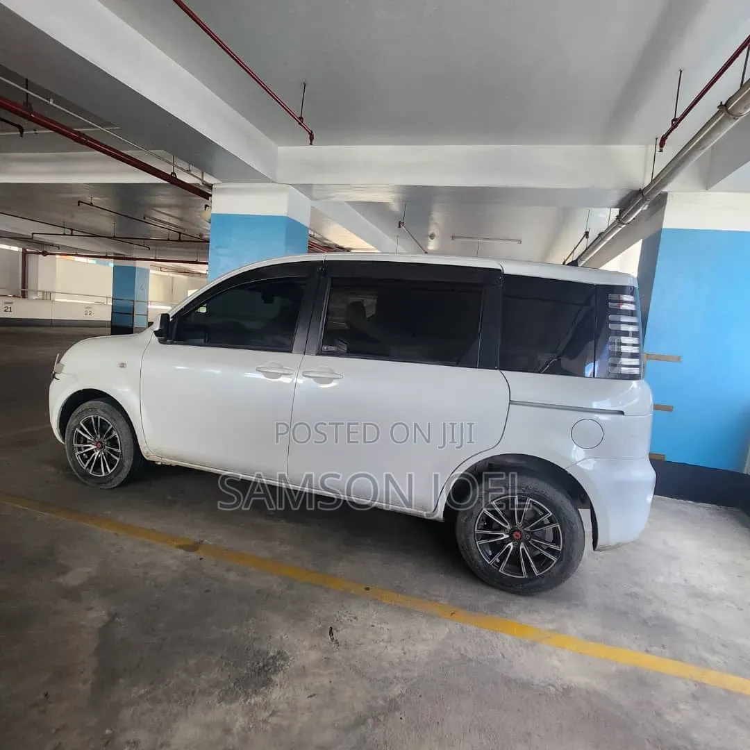 Toyota Sienta 2006 White