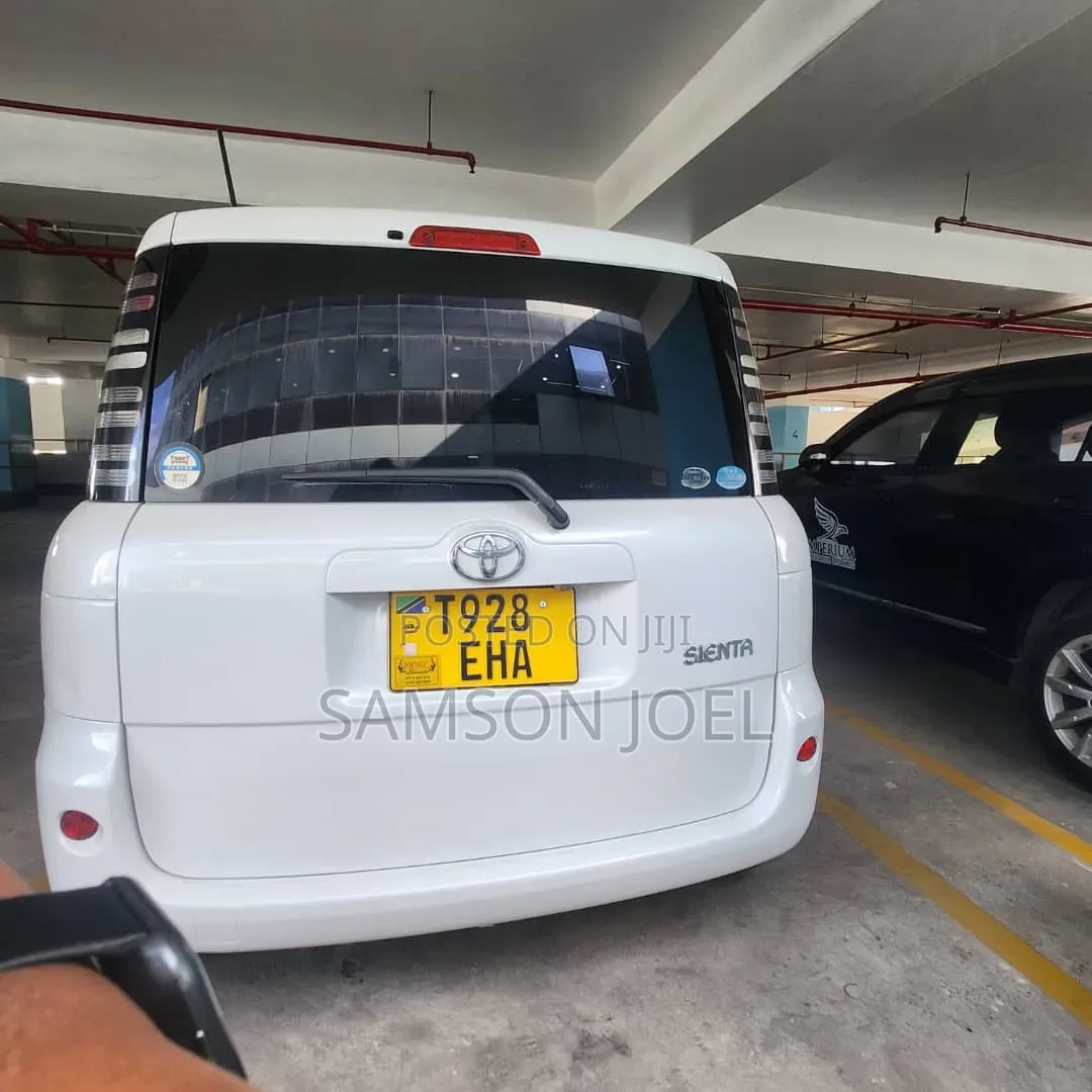 Toyota Sienta 2006 White