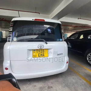 Toyota Sienta 2006 White