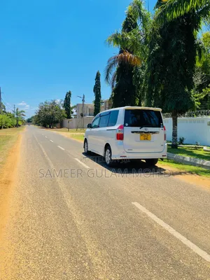 Toyota Noah 2009 Pearl
