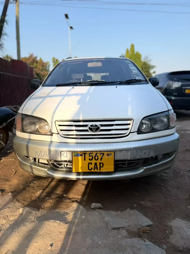 Toyota Ipsum 2003 White