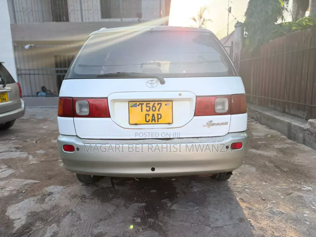 Toyota Ipsum 2003 White