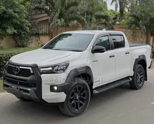 Toyota Hilux 2023 White