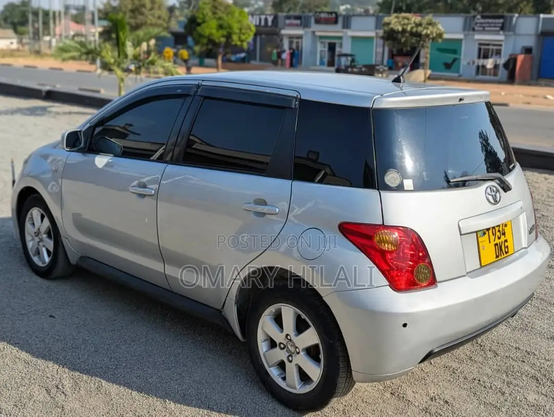Toyota IST 2004 Silver