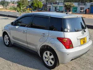 Toyota IST 2004 Silver