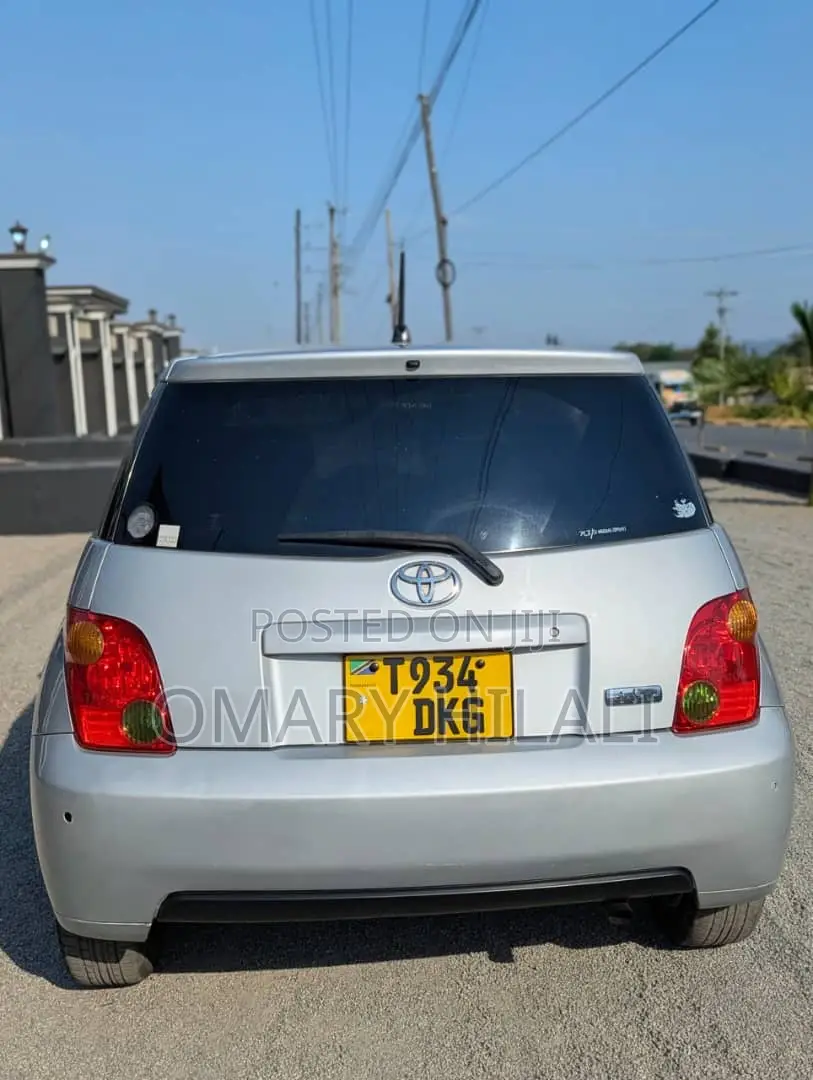 Toyota IST 2004 Silver