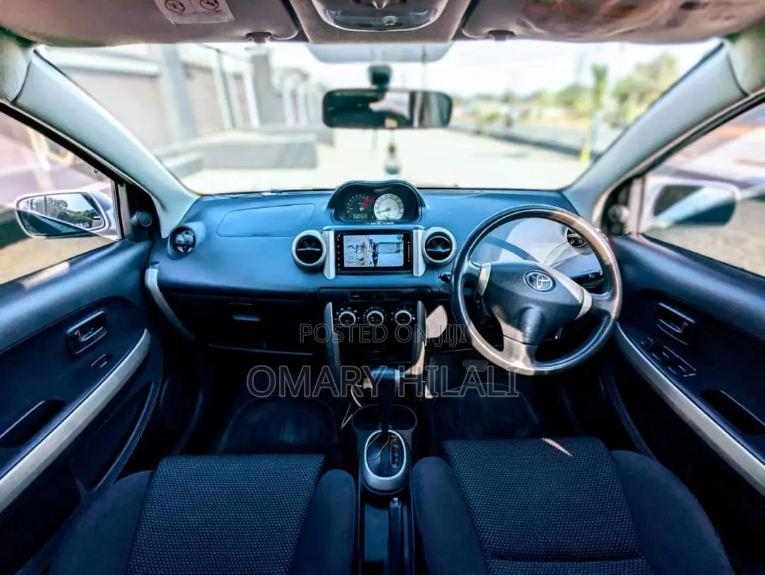 Toyota IST 2004 Silver