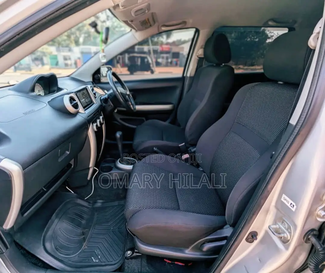Toyota IST 2004 Silver