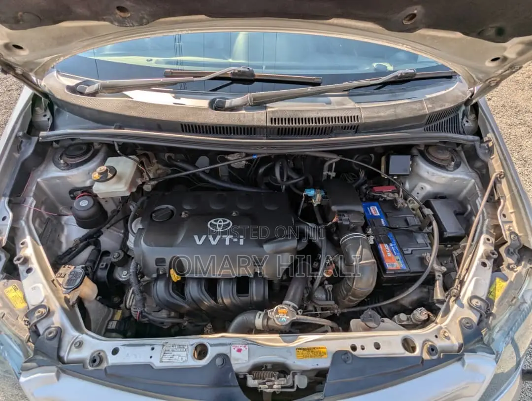 Toyota IST 2004 Silver