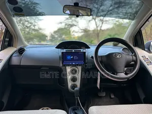 Toyota Vitz 2009 Pearl