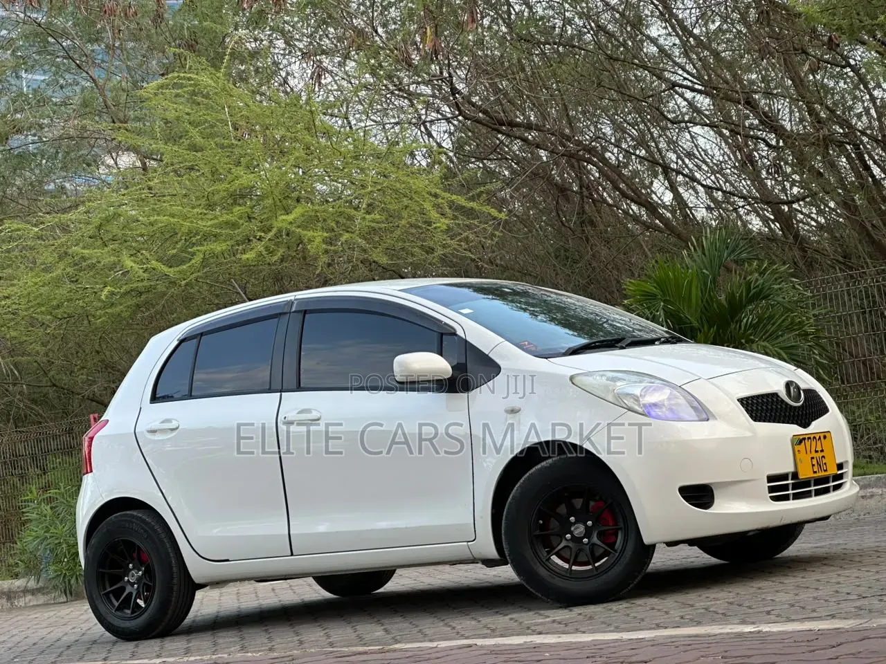 Toyota Vitz 2009 Pearl