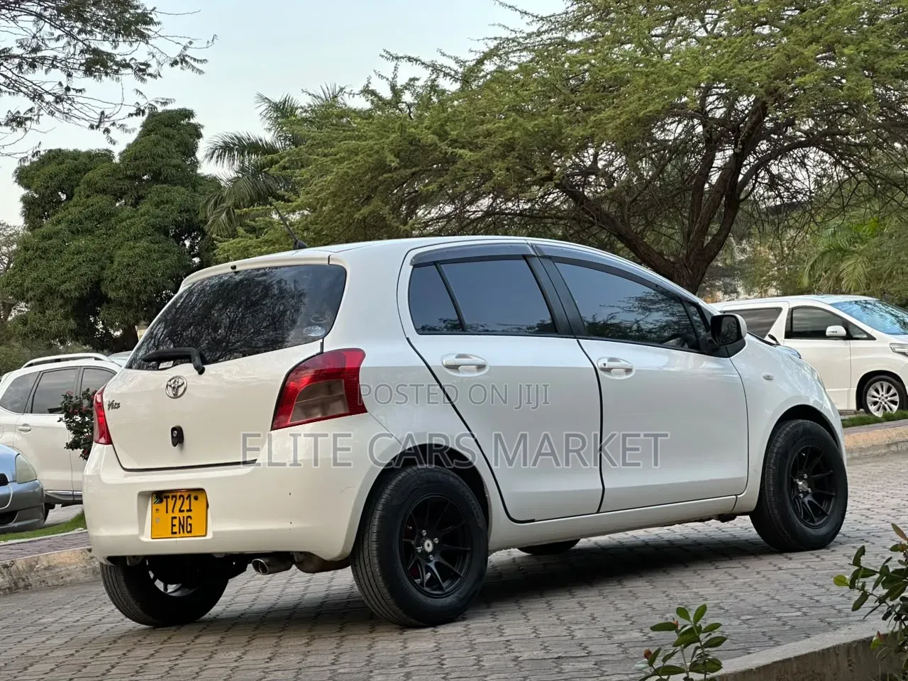 Toyota Vitz 2009 Pearl