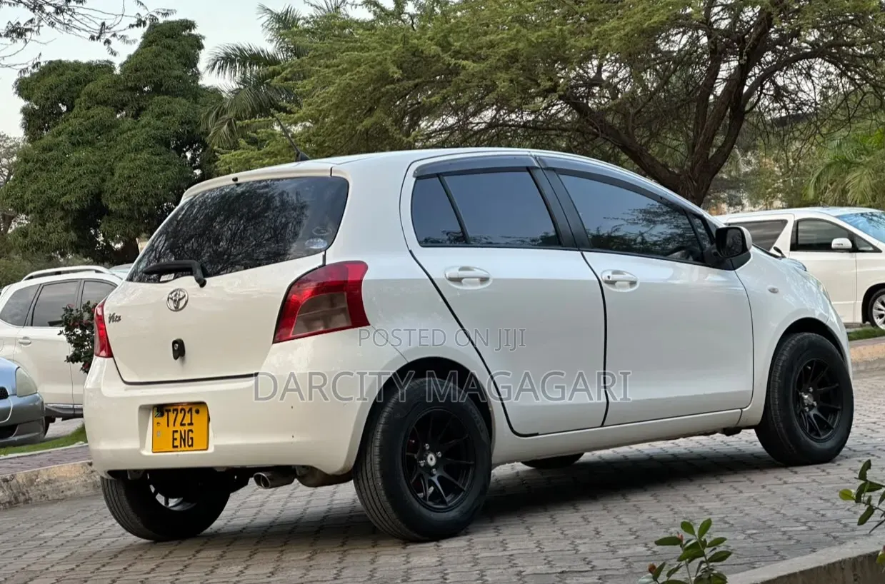 Toyota Vitz 2006 White