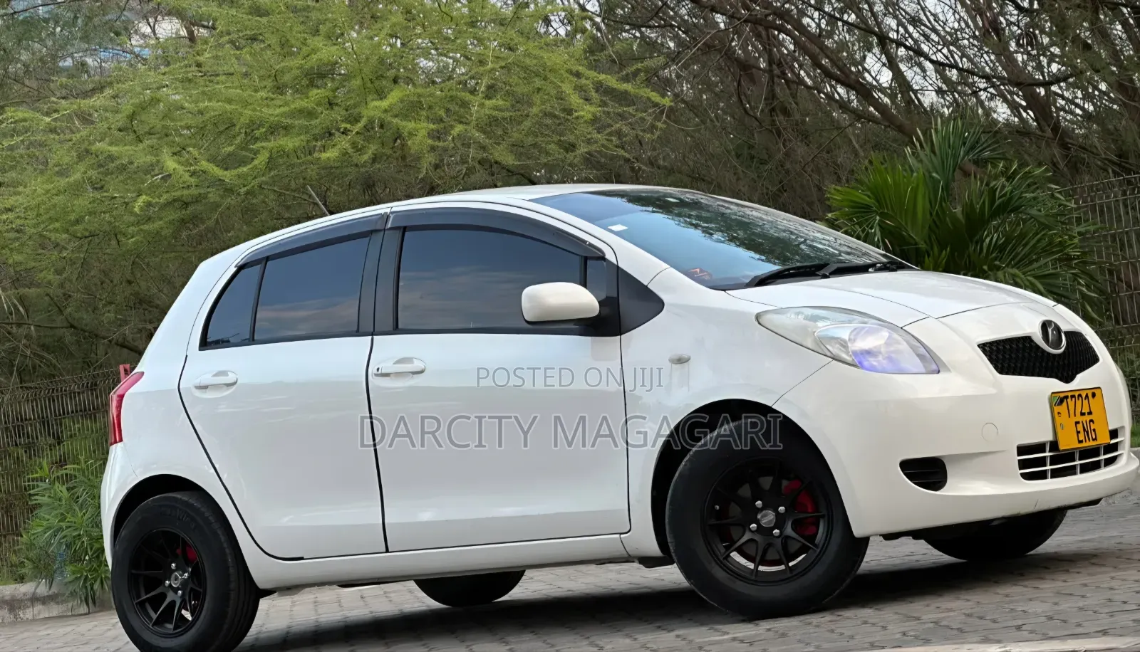 Toyota Vitz 2006 White