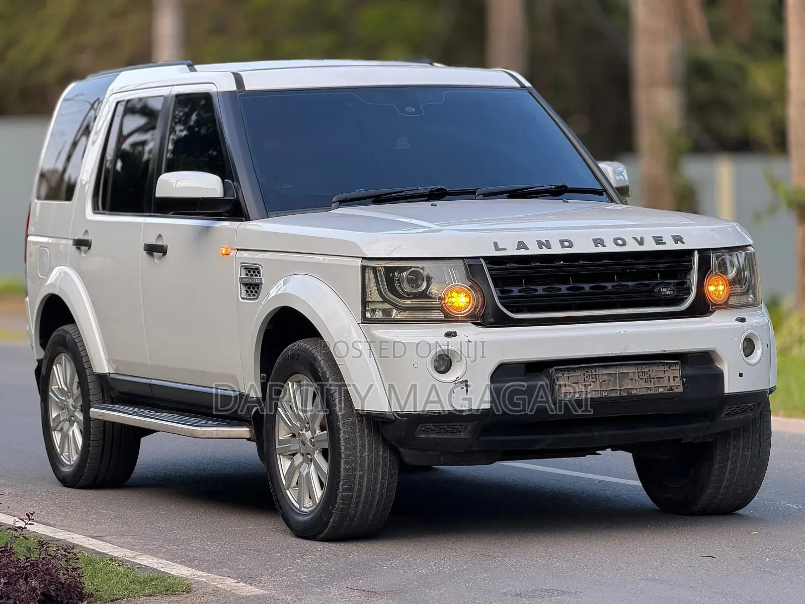 Land Rover Discovery 2015 White