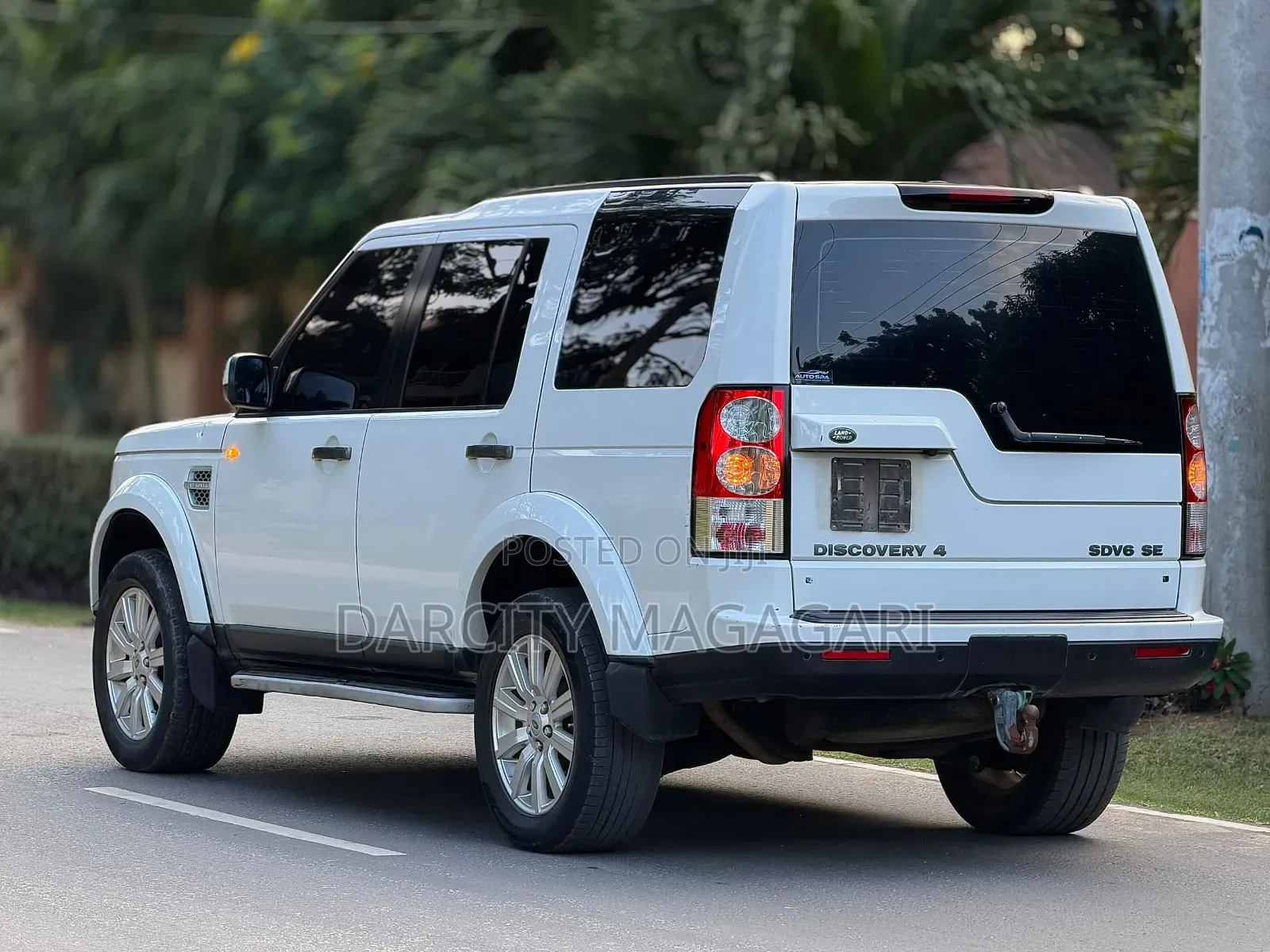 Land Rover Discovery 2015 White