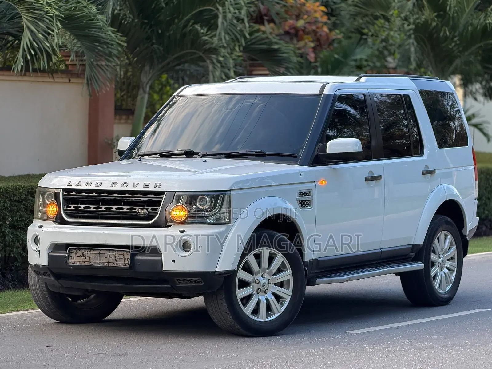 Land Rover Discovery 2015 White