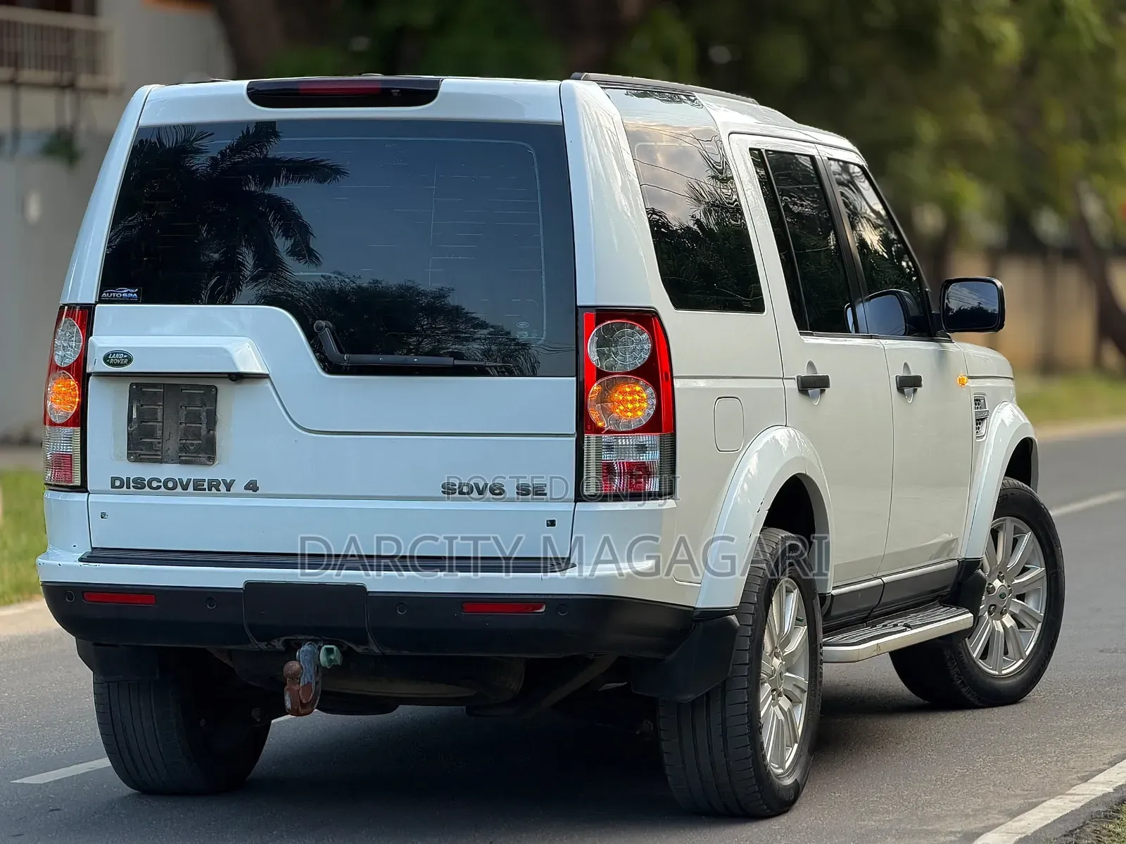 Land Rover Discovery 2015 White