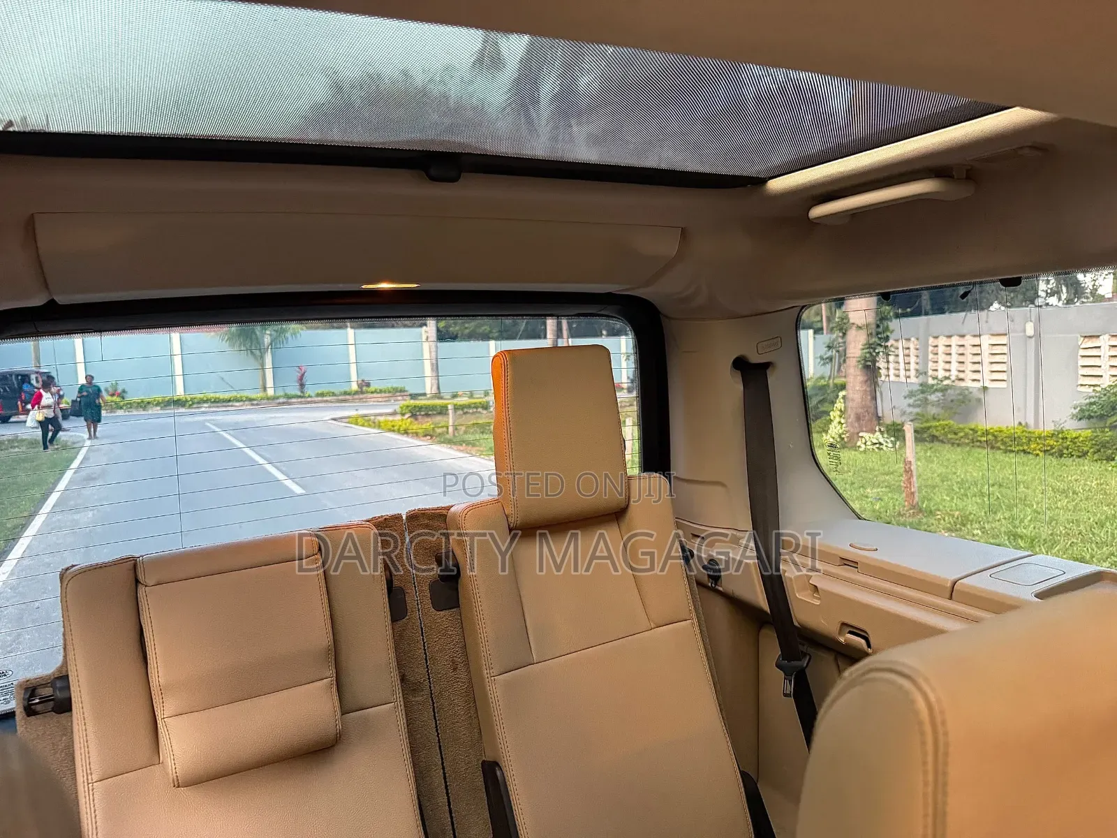Land Rover Discovery 2015 White