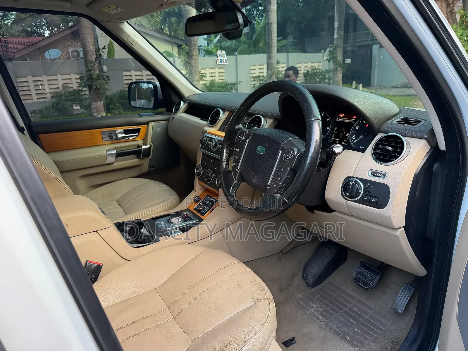 Land Rover Discovery 2015 White