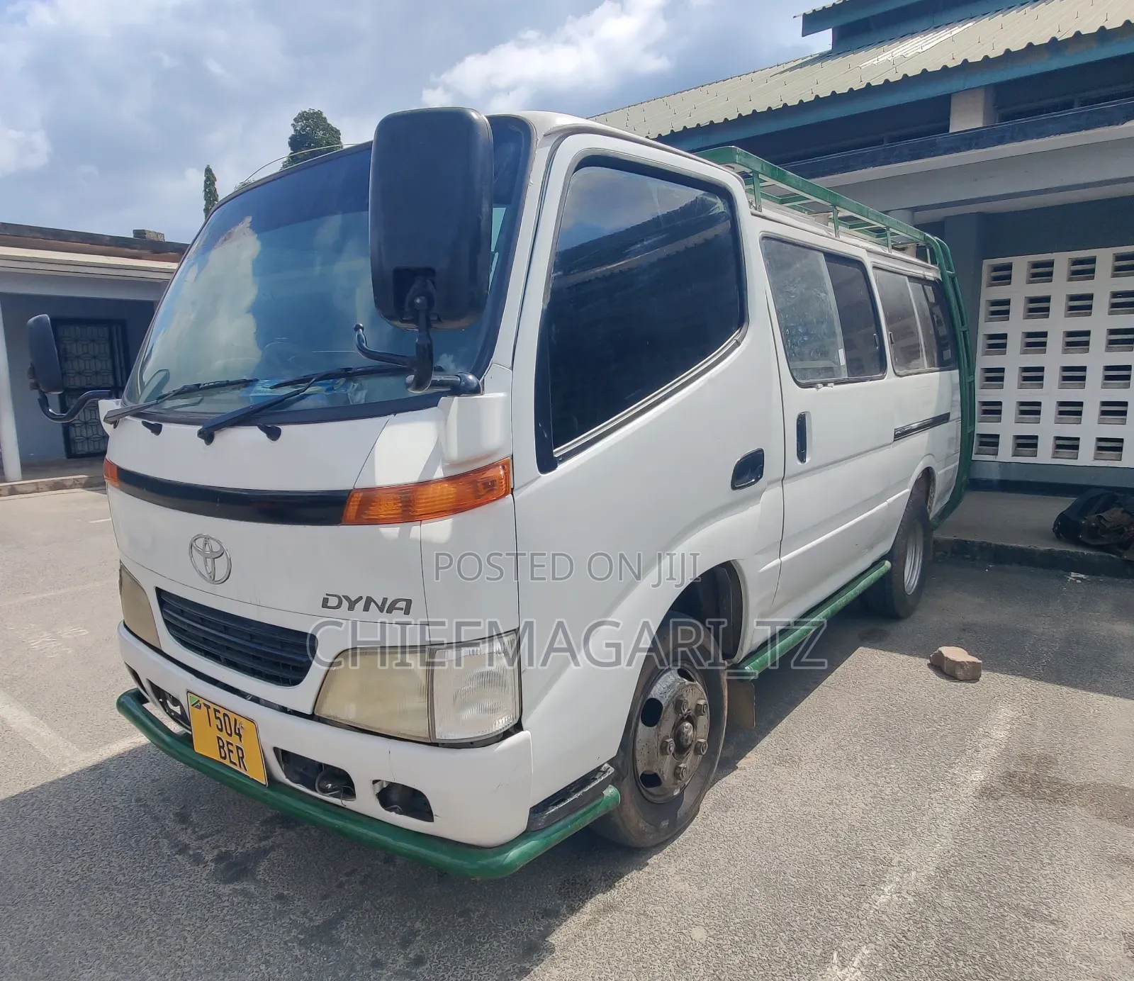 Toyota Dyna 2002 White