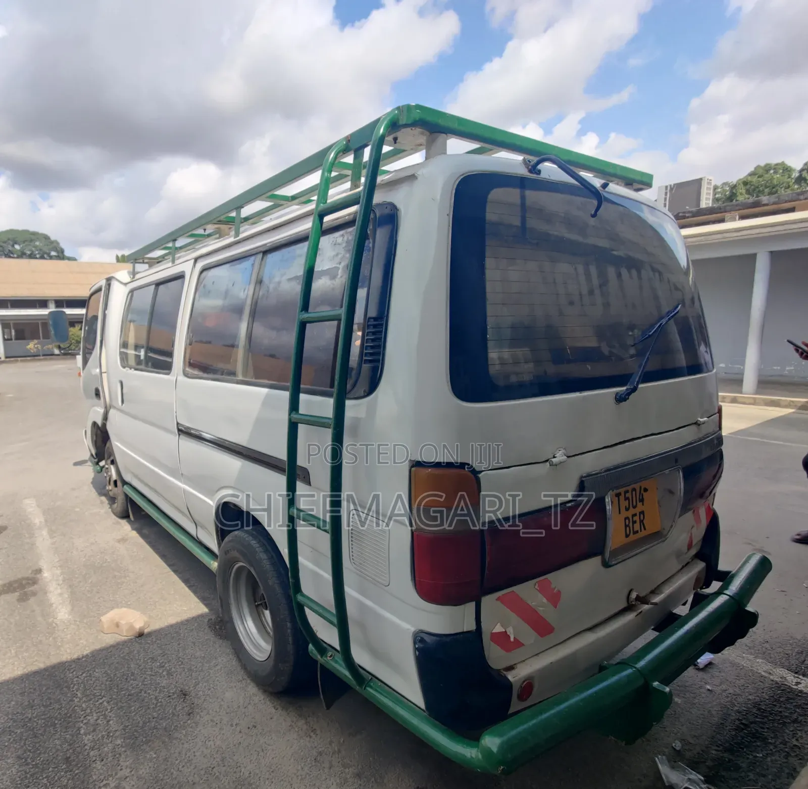 Toyota Dyna 2002 White