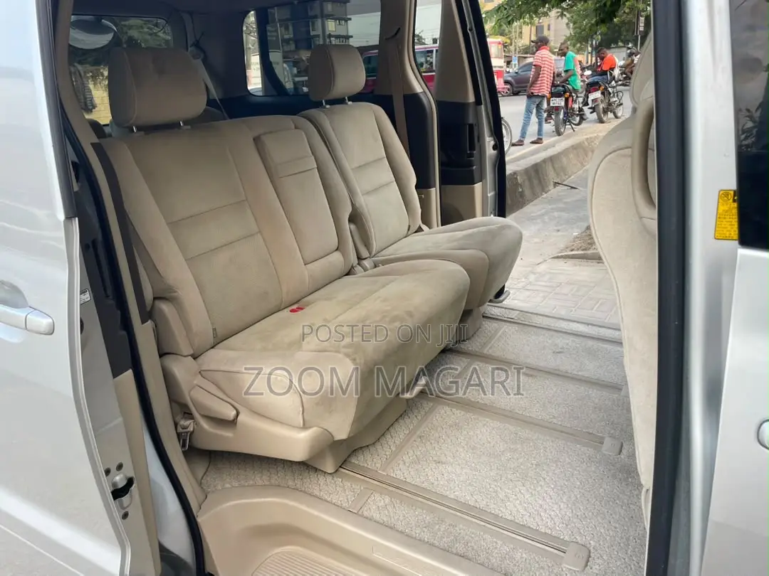 Toyota Alphard 2005 Silver