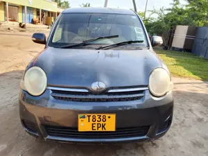 Toyota Sienta 2005 Gray