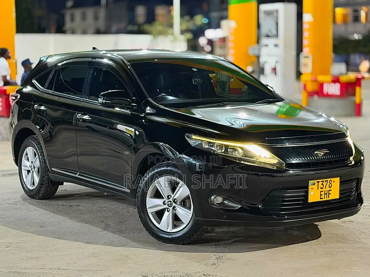 Toyota Harrier 2.0 2016 Black