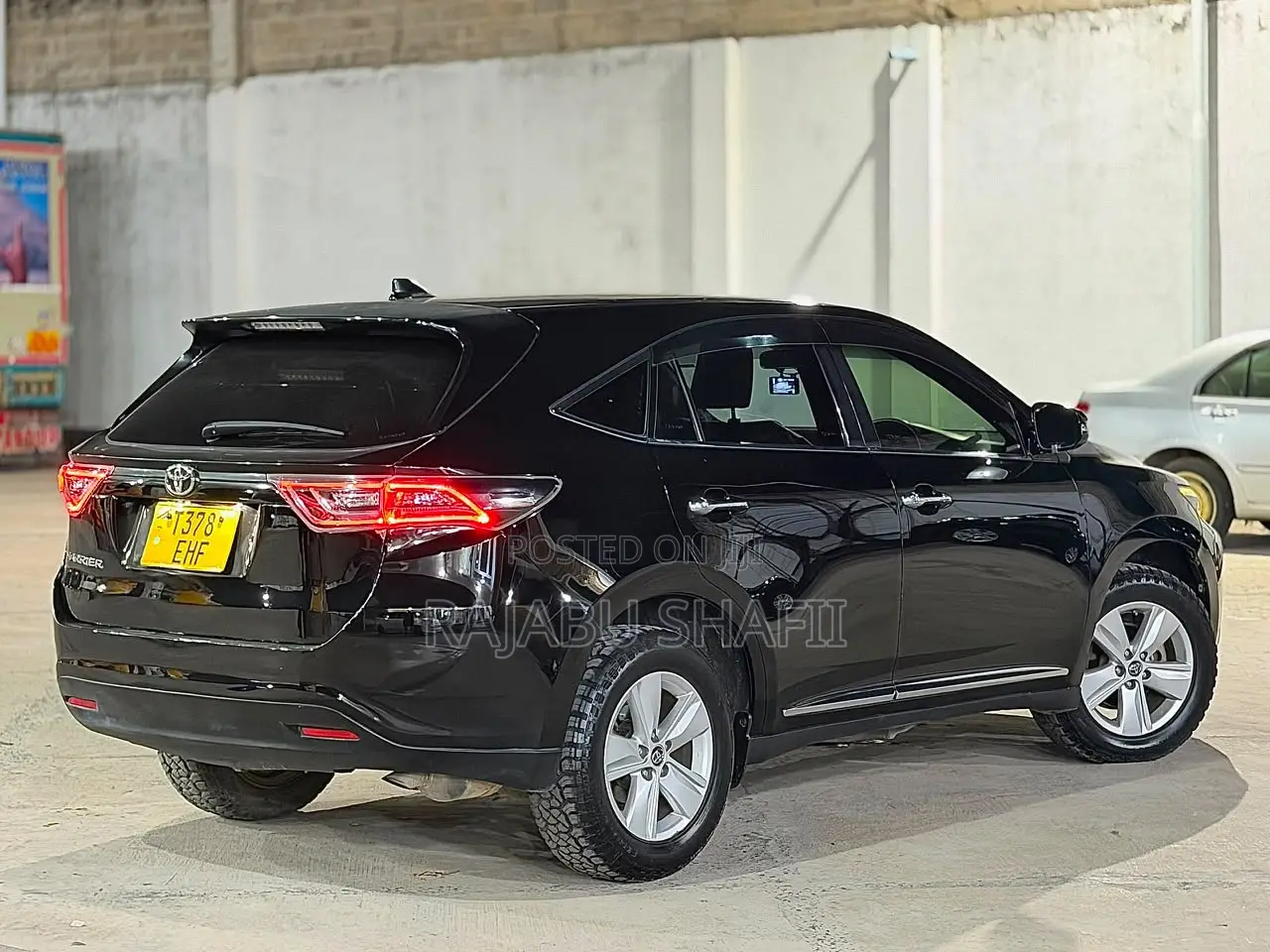 Toyota Harrier 2.0 2016 Black