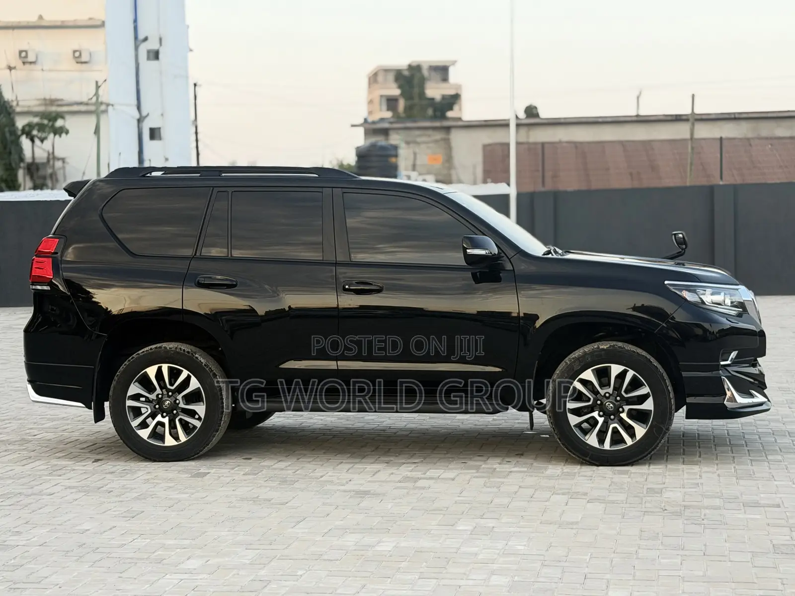 Toyota Land Cruiser Prado 2.7 2023 Black