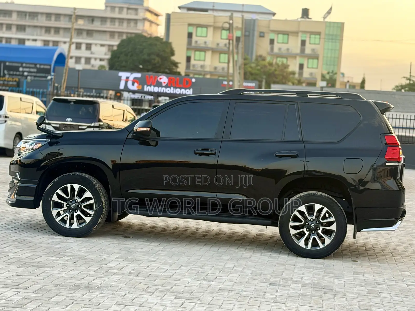 Toyota Land Cruiser Prado 2.7 2023 Black