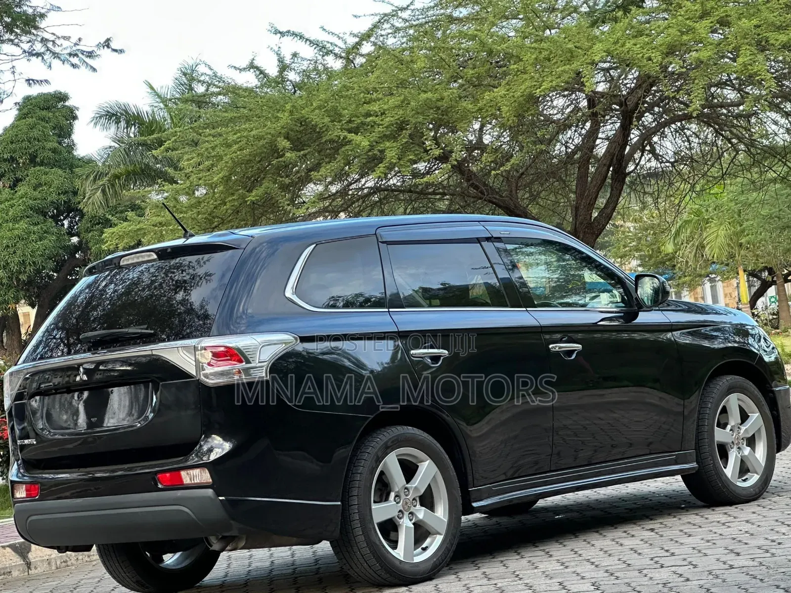 Mitsubishi Outlander 2013 Black