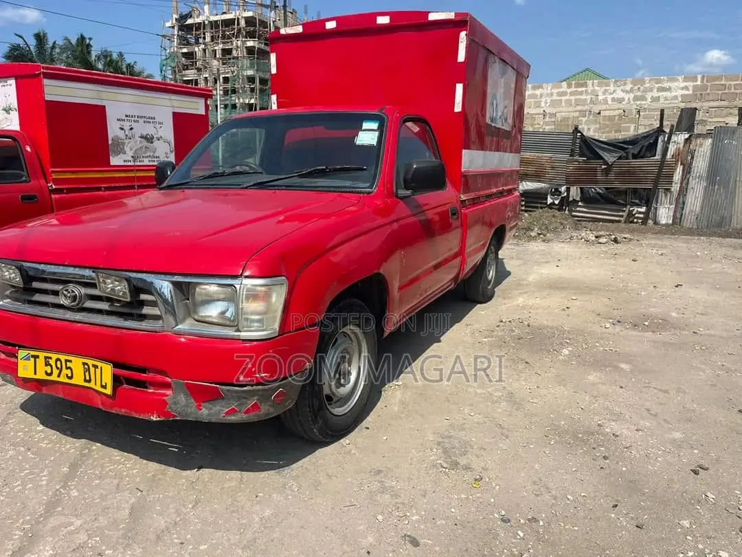 Toyota Hilux 2002 Red