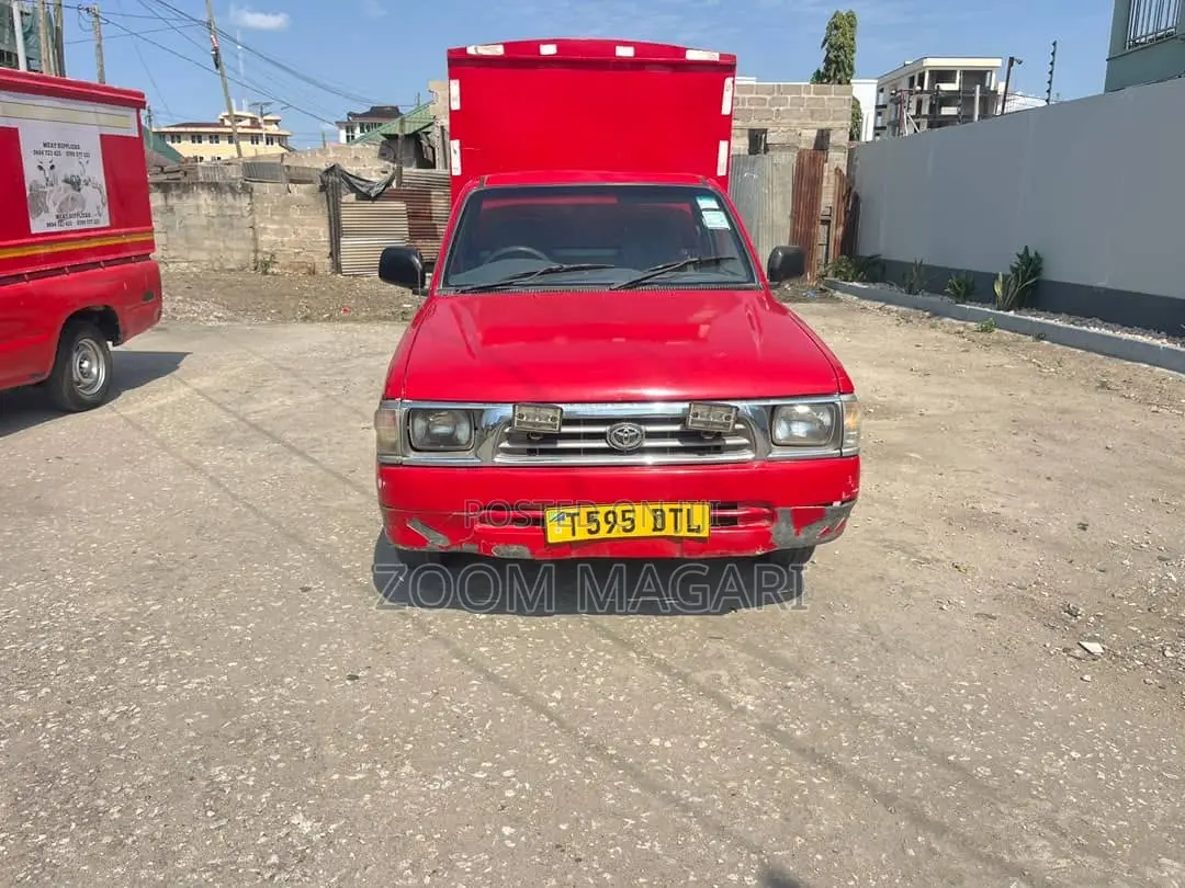 Toyota Hilux 2002 Red