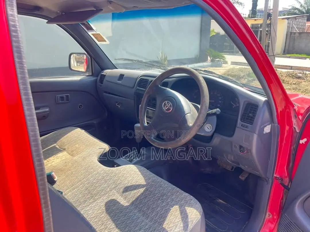 Toyota Hilux 2002 Red