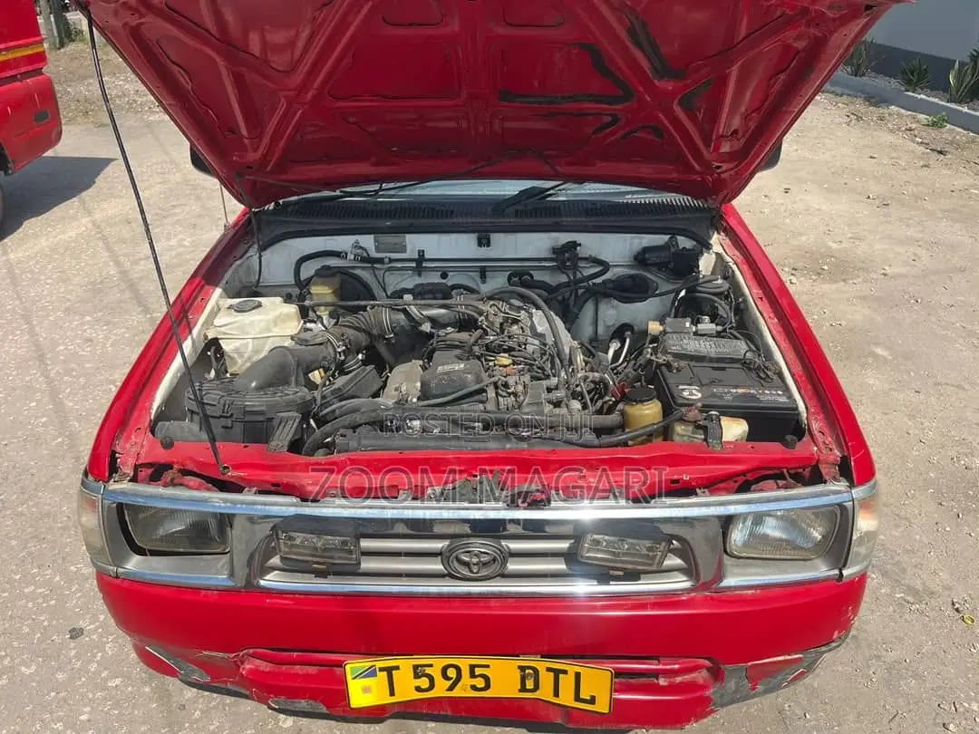 Toyota Hilux 2002 Red
