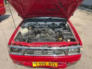 Toyota Hilux 2002 Red