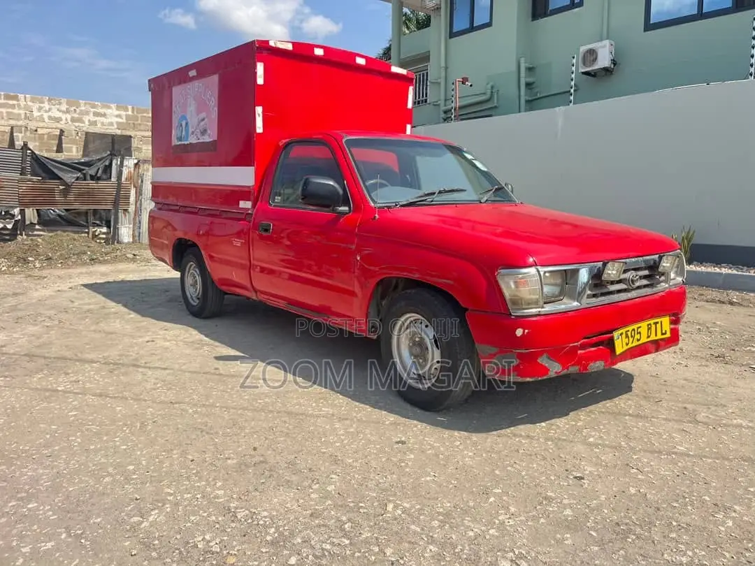 Toyota Hilux 2002 Red