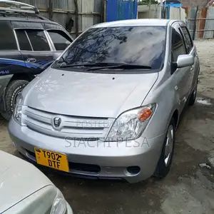 Toyota IST 2005 Silver