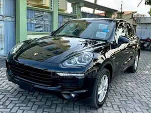 Porsche Cayenne 2016 Black