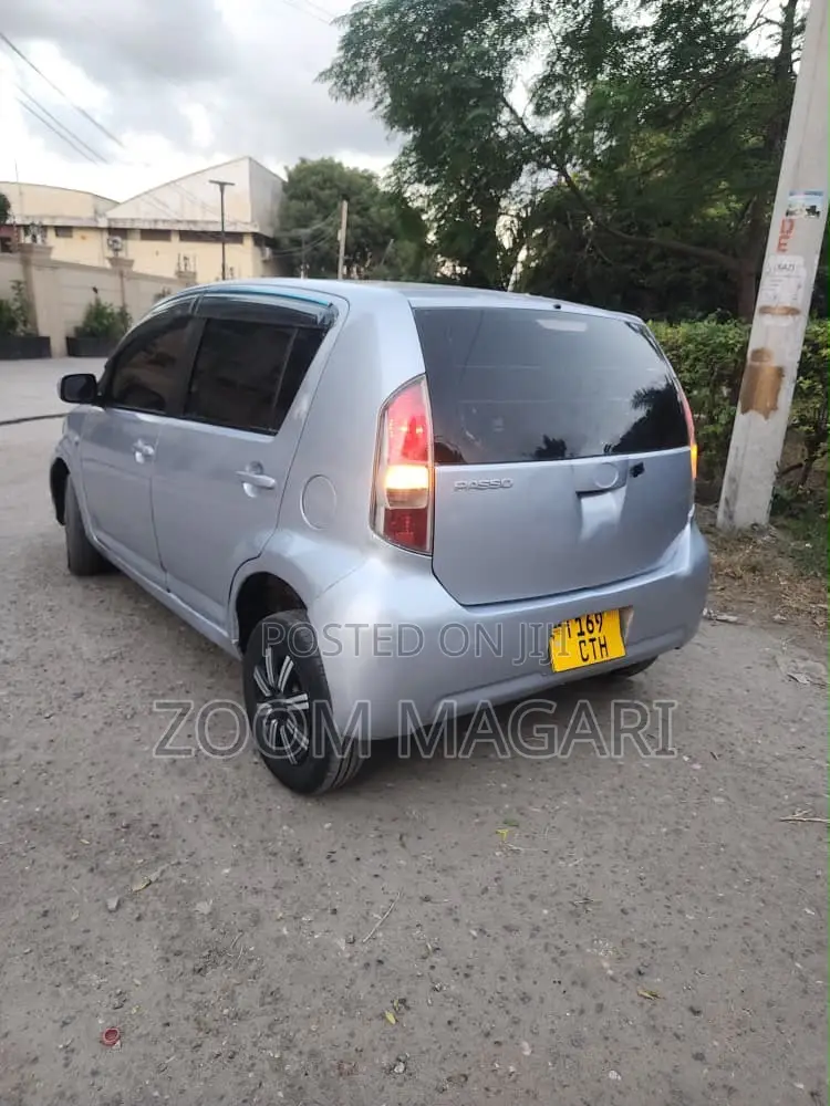 Toyota Passo 2004 Silver