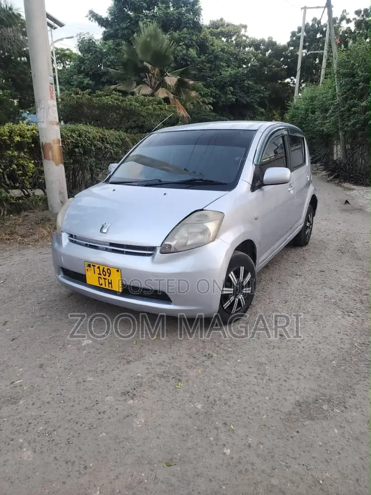 Toyota Passo 2004 Silver