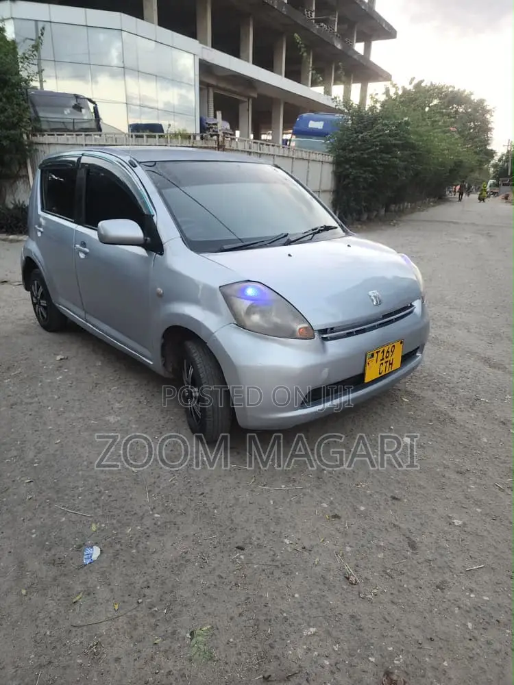 Toyota Passo 2004 Silver