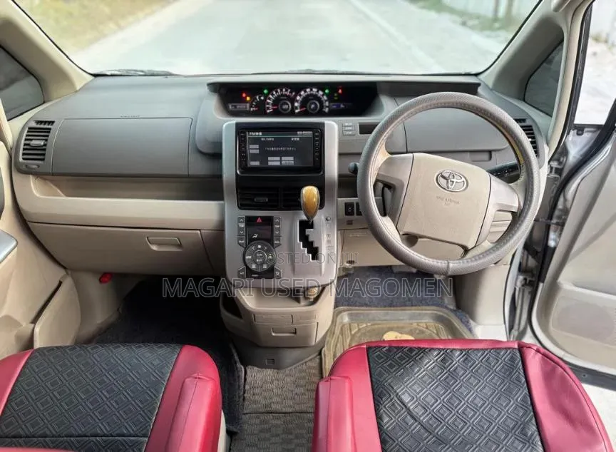 Toyota Noah 2008 Silver