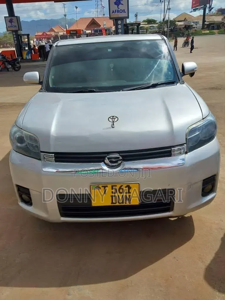 Toyota Corolla Rumion 2009 Silver