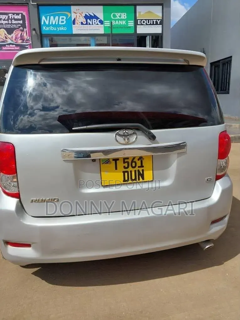 Toyota Corolla Rumion 2009 Silver