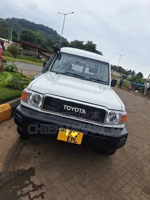 Toyota Land Cruiser 2008 Off white