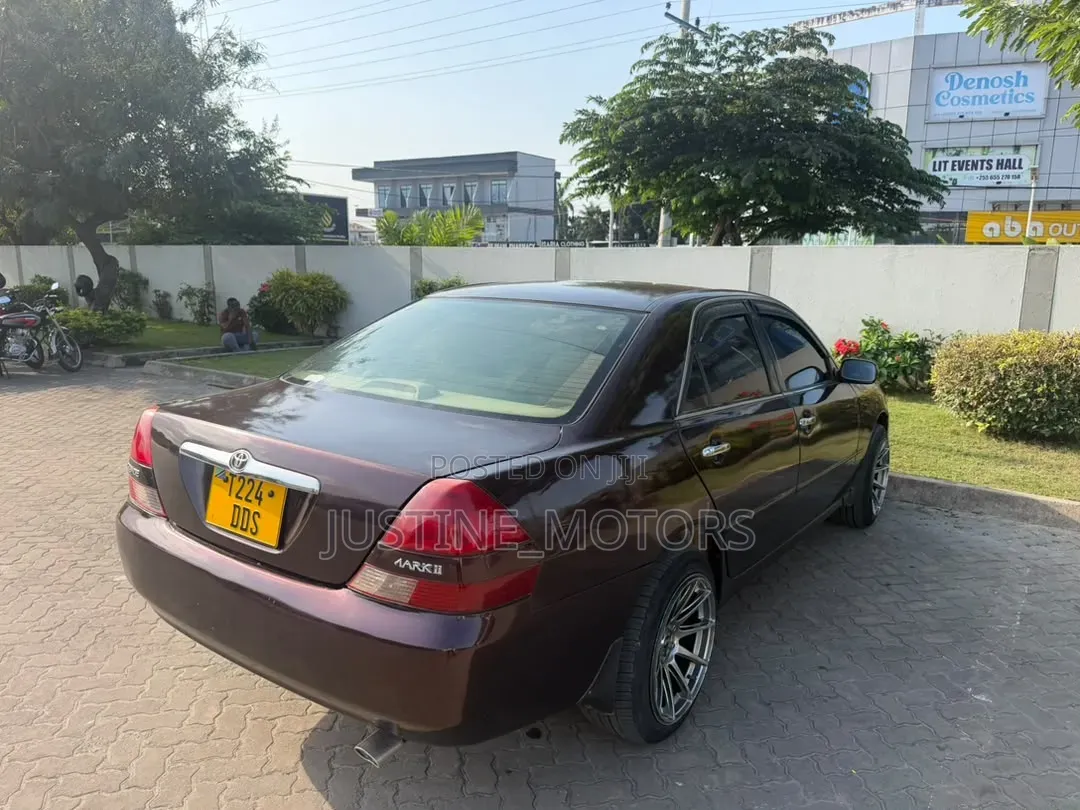 Toyota Mark II 2004 Burgundy
